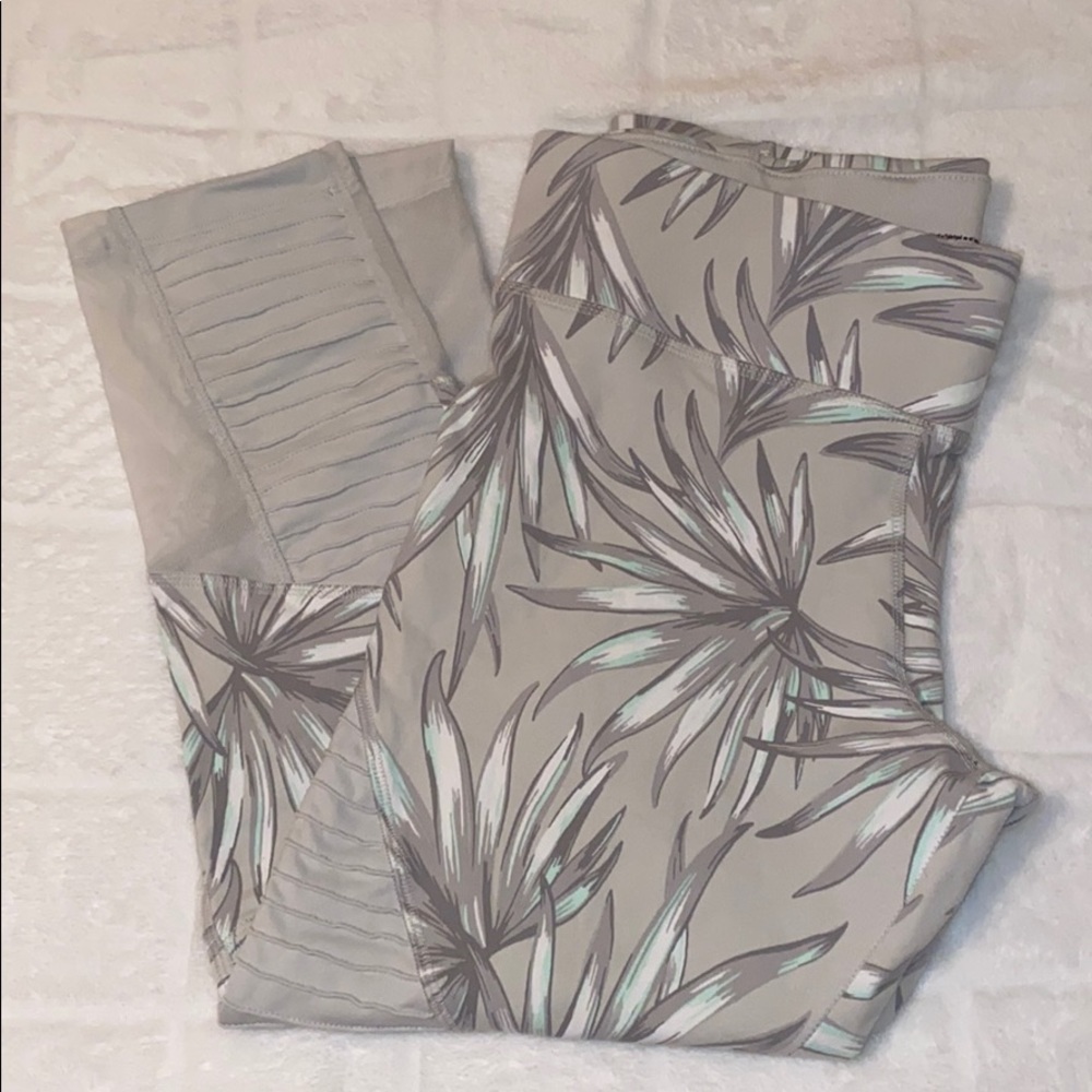 VSPINK Cropped Workout Leggings